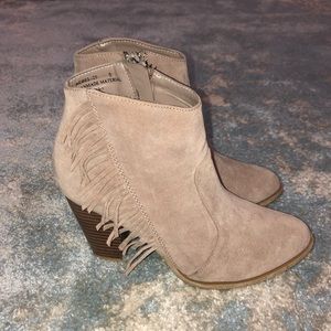☀️3/$25☀️Bundle LightGray Fringe HeelAnkle Booties